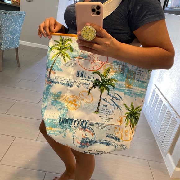 Reversible Oversized Tote Bag - Picture 6 of 13